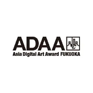 アジアデジタルアート大賞福岡のロゴ。ADAAの文字と都市のシルエット
